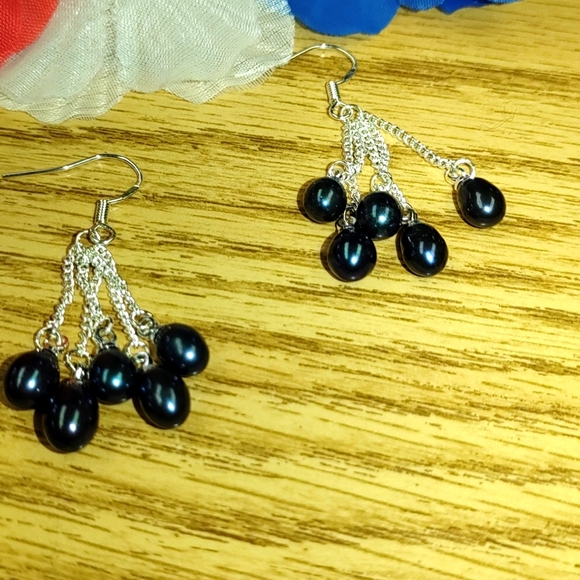 New Black Akoya pearl necklace and earrings. - Picture 4 of 8